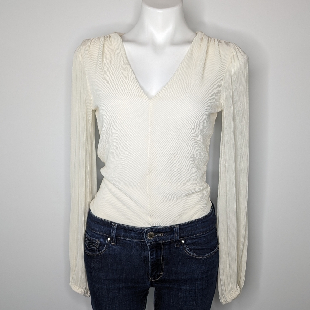 Express cream shimmer v neck long sleeve bodysuit M